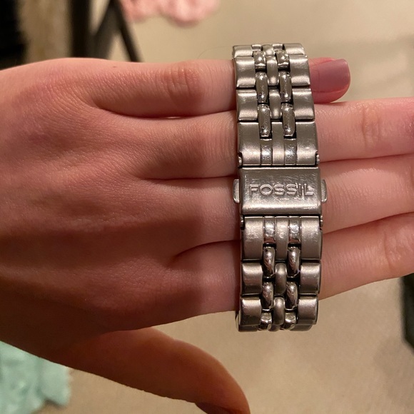 Woman’s Fossil watch - Picture 2 of 2